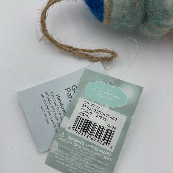 Snowflakes and Seashells Lighthouse Christmas Ornament - Picture 3 of 3